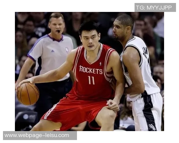 姚明在2004年火箭对决小牛的经典比赛回顾与精彩瞬间分析